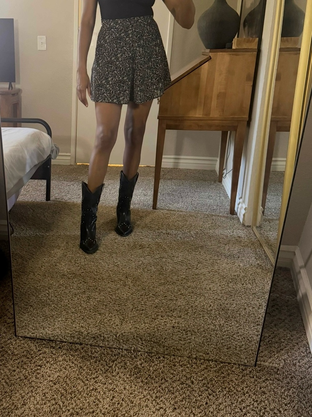 SHEIN Black Floral Pleated Mini Skirt
